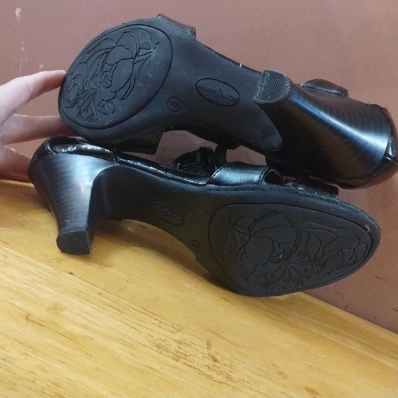 Jaclyn Smith women's size 8 black heels shoes - Picture 7 of 7